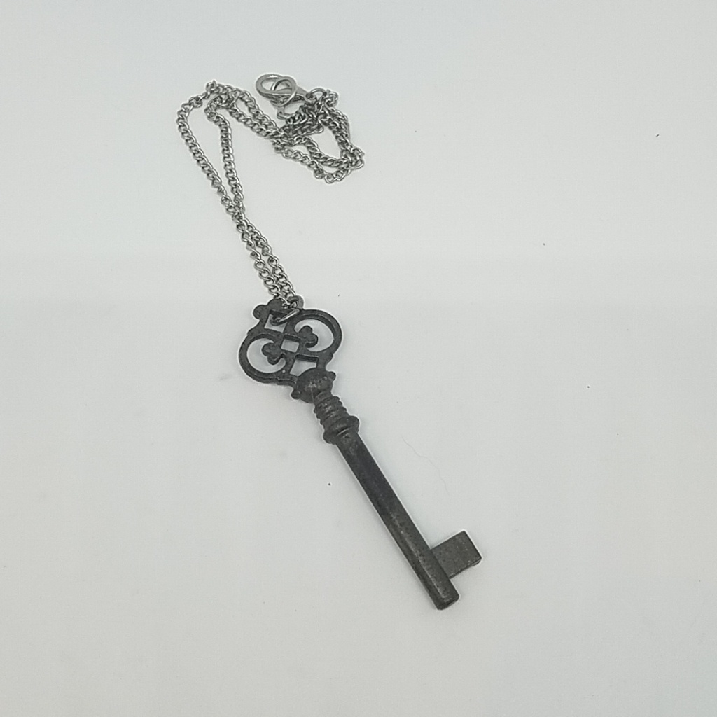 35 Inch Fancy Antique Necklace Silver Chain New 15$